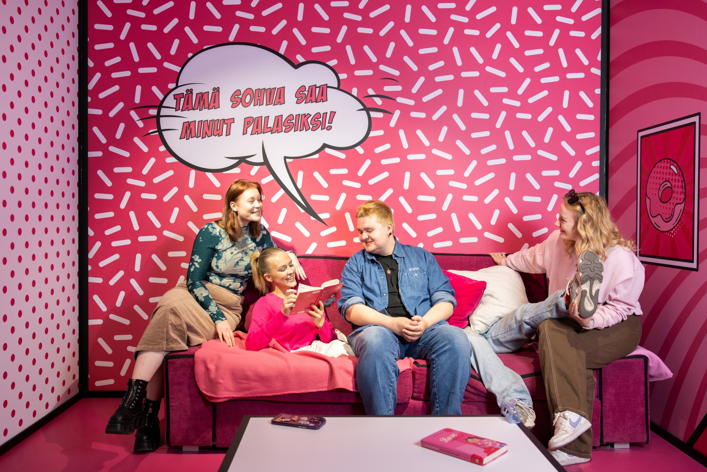 Kuvituskuva. Ihmisiä Paradox Museum Helsingissä.