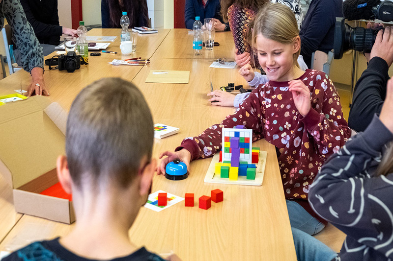 Spielende Grundschulkinder