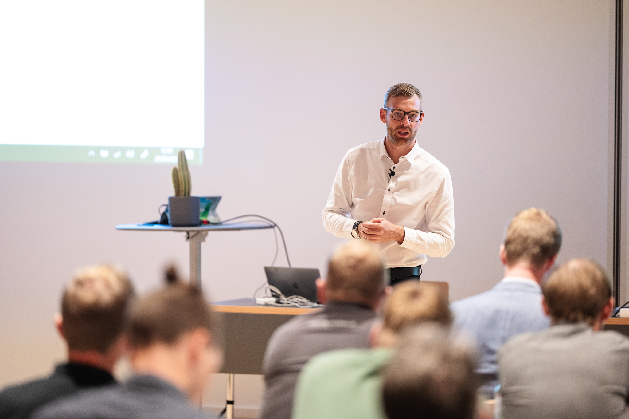 Klebetechnologien und Materialisierung ohne Schadstoffe – Bewertung nach EPD, Baubook & nachhaltigen Baustandards