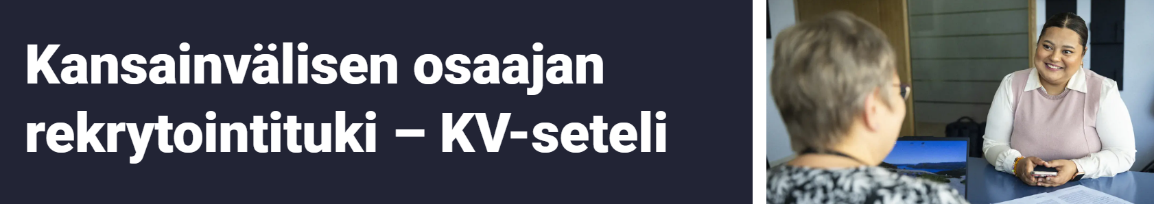 Kuva, jossa teksti “Kansainvälisen osaajan rekrytointituki – KV-seteli”. Oikeassa reunassa kaksi henkilöä keskustelee pöydän ääressä toimistoympäristössä; toisella on tietokone, toisella puhelin kädessä.