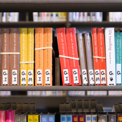 Boeken op een boekenplank