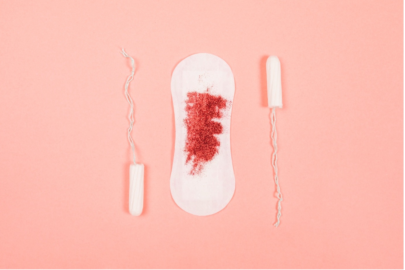 Imagen de tampones y compresa con sangrado menstrual URL imagen