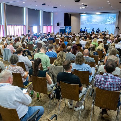 Übersicht über den Saal, in welchen das Forum Salzburg 2025 stattgefunden hat