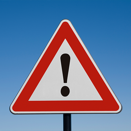 Tafel mit einem Rufzeichen darauf