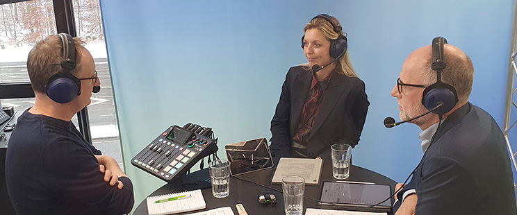 Anne Dyrehauge og Niels Erik Haug-Larsen i studiet med Jan Bonde