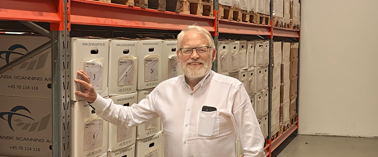 Adm. direktør Henning Kirkegaard på WebLagers papirlager