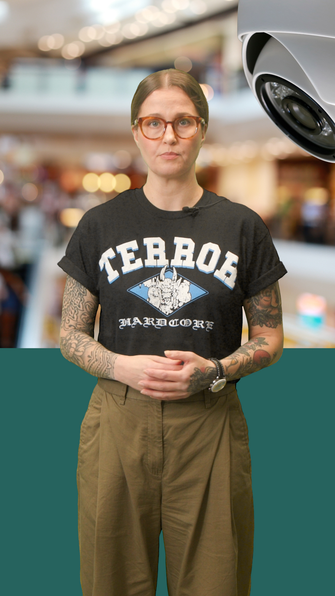 Kuvassa varkausrikosaiheisen Tiktok-videon puhuja.