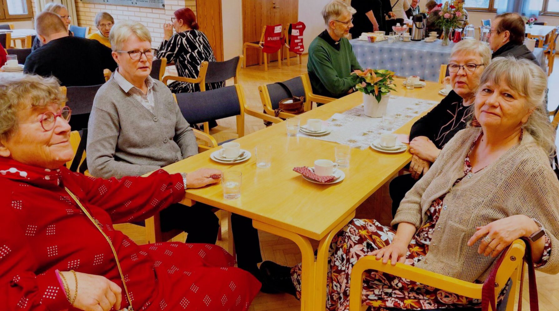 kuvassa Luopioisten osaston vapaaehtoisia