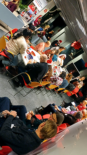 Salin täydeltä vieraita.