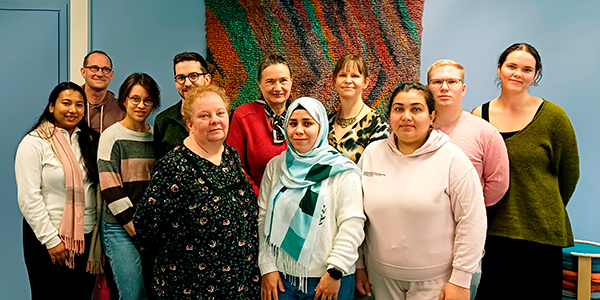 Kontulan osaston jäseniä ja kokousväkeä.