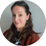 Hymyilevä henkilö.