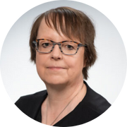 Muotokuva henkilöstä katse kohti kameraa.